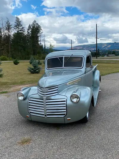 Frame off custom restoration on this beautiful and tastefully modified resto-mod ’46 GMC truck. Fibe...