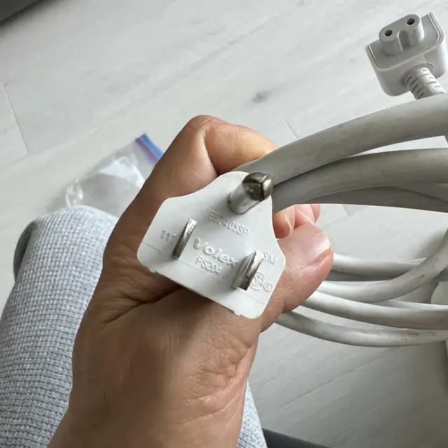 Apple MacBook Power Adapter Extension Cord in Laptop Accessories in Markham / York Region - Image 3