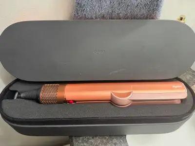 Dyson Airstraight, new condition, only used a handful of times. Dries and straightens hair at the sa...