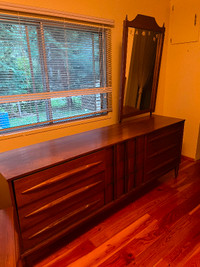 5 piece bedroom suite:  1970 walnut Princeville
