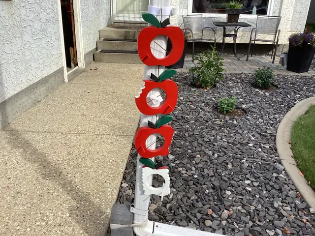 Bird feeder in Outdoor Décor in Edmonton - Image 2