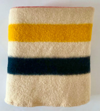 Antiquité. Collection Mythique couverture de laine LA BAIE L2