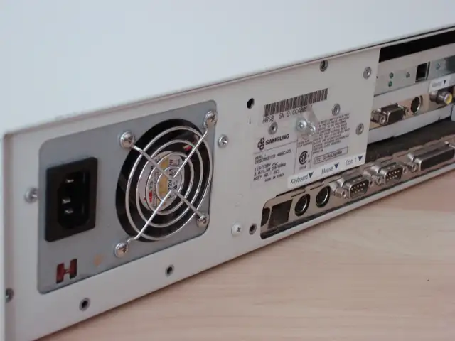 Vintage retro gaming PC - Samsung Deskmaster 486C computer in Desktop Computers in Edmonton - Image 6
