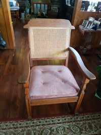 ROCKER CHAIR / ANTIQUE CHAIR