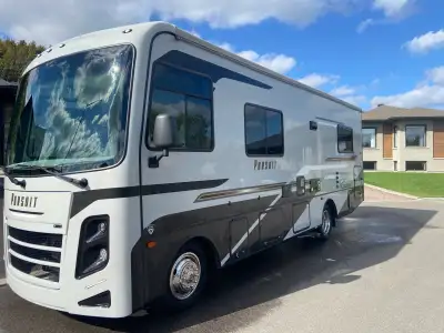 Motorisé classe A Coachmen pursuit 27 xps 2023 . 31000 km . Format parfait pour voyager sans tracas,...