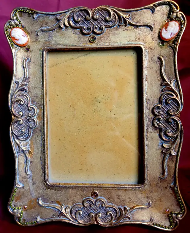 Ornate Gold Cameo Picture Frame
