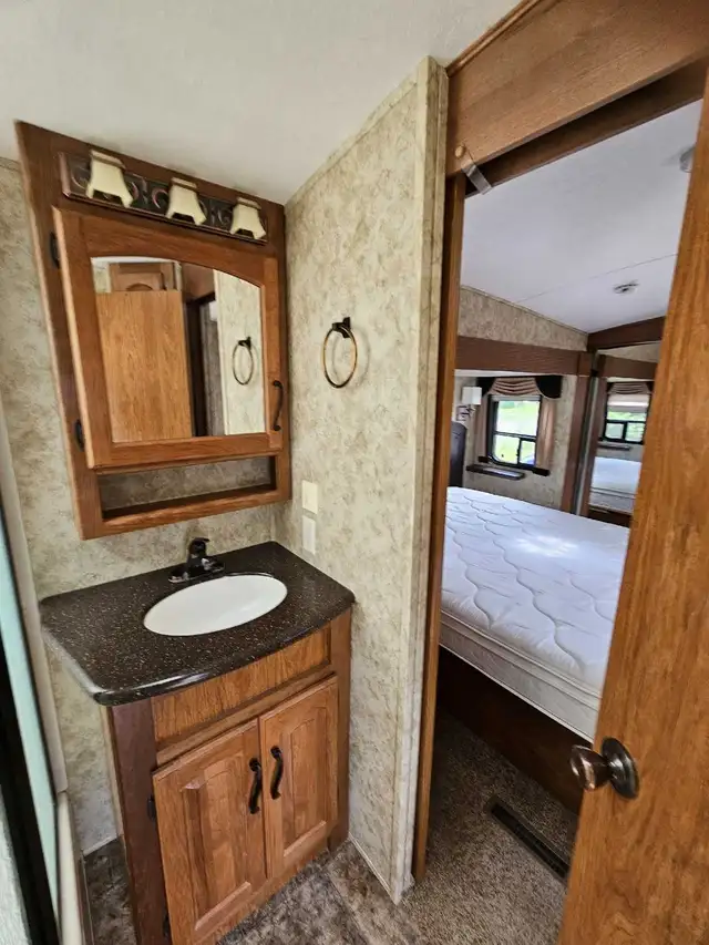 Lakeview RV Lot with 38' Montana 5th Wheel on Lac La Hache in Land for Sale in 100 Mile House - Image 9