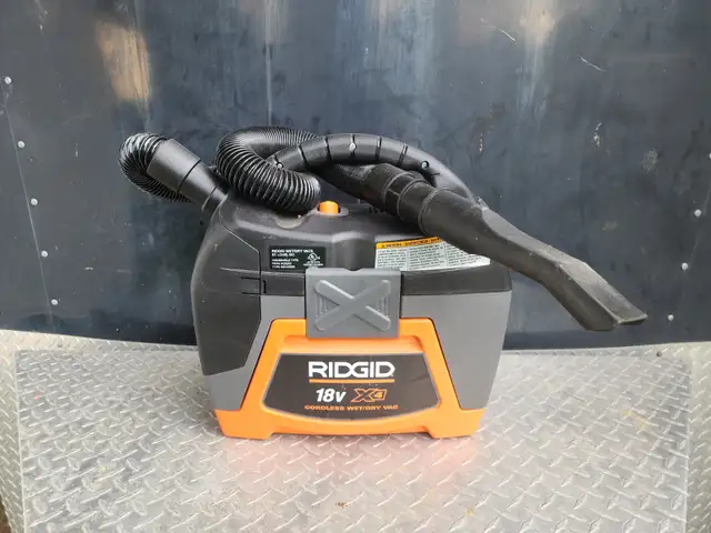 RIDGID 11L (3 Gal.) 18-Volt Cordless Wet/Dry Shop Vacuum W Extra in Power Tools in Windsor Region - Image 11