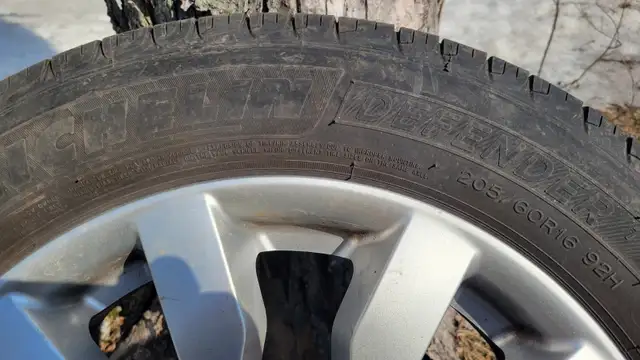 Pneus sur jantes 205/60R16 92H in Tires & Rims in Trois-Rivières - Image 3