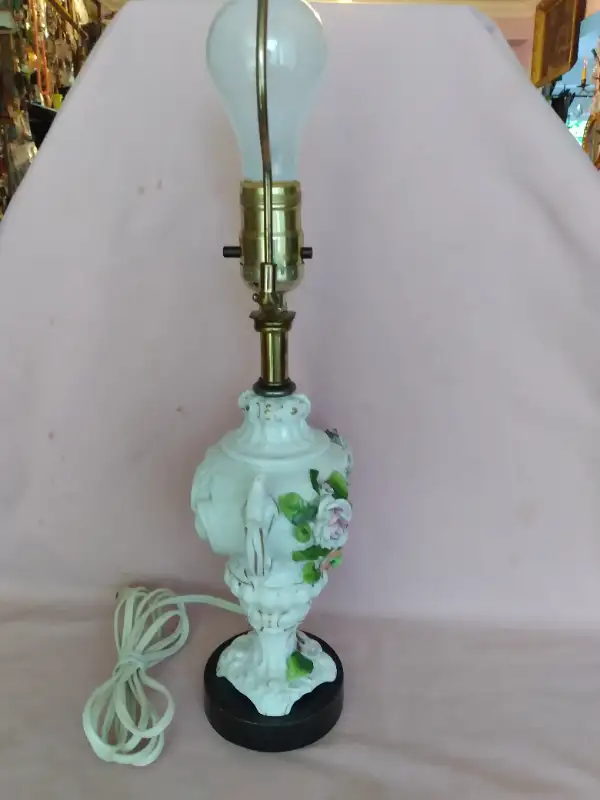 Antique Dresden Table Lamp in Indoor Lighting & Fans in Barrie - Image 6