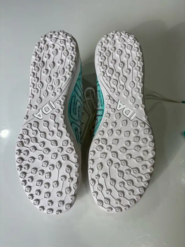 IDA Rise women’s size 8 indoor soccer shoes in Soccer in Kitchener / Waterloo - Image 6