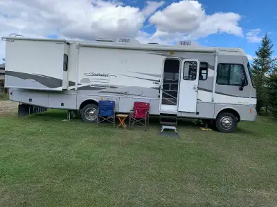 2002 Fleetwood Southwind 32' Motorhome — $35,500 OBO Selling a well-kept 2002 Southwind 32' motorhom...