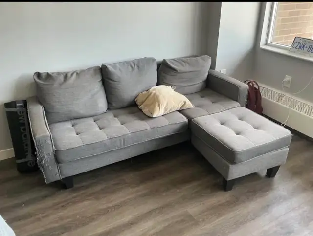 Grey Tufted Fabric Sofa with Ottoman in Couches & Futons in City of Toronto - Image 3