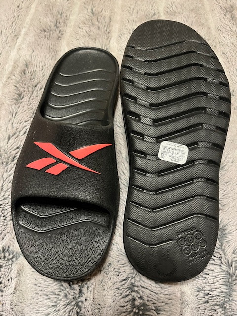 Women’s Reebok Slides Sandals (2 pairs) in Women's - Shoes in City of Halifax - Image 2
