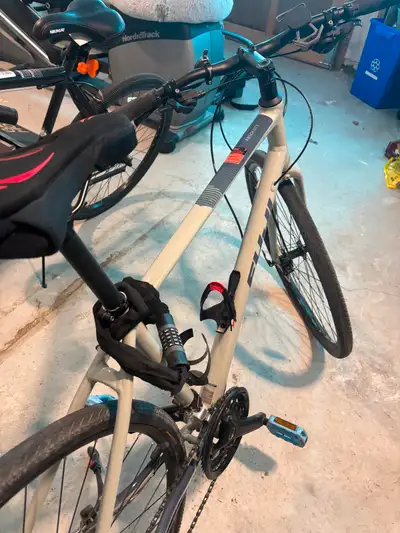 2021 Fuji Absolute 1.7 19"(L) Hybrid bike 700 OBO, View more