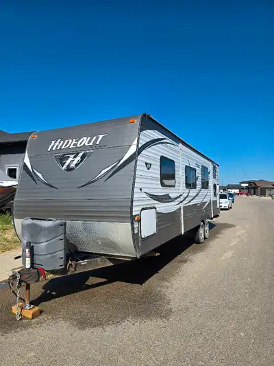 For sale a 2016 Keystone Hideout 28BHS WE Please READ and don't ask if it's available, it's availabl...