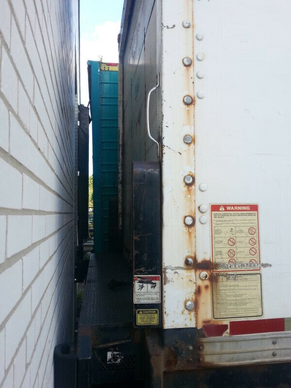 2002 GMC T 7500 24 FEET DIESEL STRAIGHT TRUCK TAILGATE GOOD TIRE