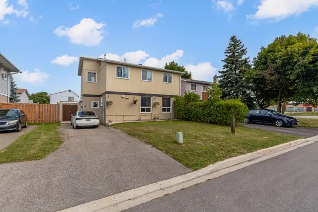 Detached 4 Bed   3 Bath | 3 Parking | Entire Home $3,400 Mnth