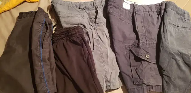 Lot de vêtements d'été garçon 5-6 ans in Kids & Youth in City of Montréal - Image 3
