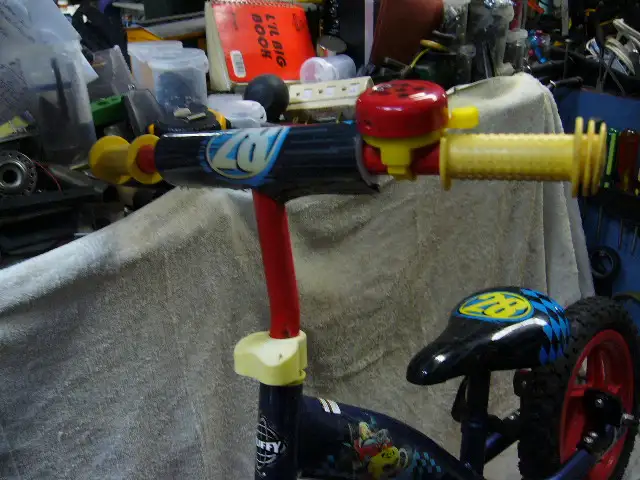 Velo pour debutant sans pedalier, pneus a air 12 po (huffy) in Kids in Longueuil / South Shore - Image 9