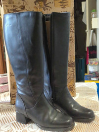 New leather, Ladies Size Five Knee High Dressy Footwear 