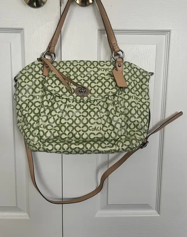 Coach Vintage Green Shoulder Bag in Women's - Bags & Wallets in Mississauga / Peel Region - Image 10