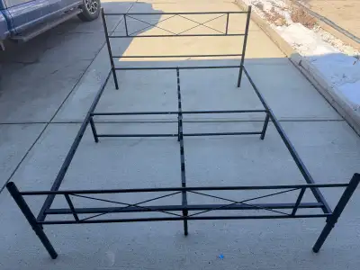 Delivery$:Queen sz sturdy metal bed , View more