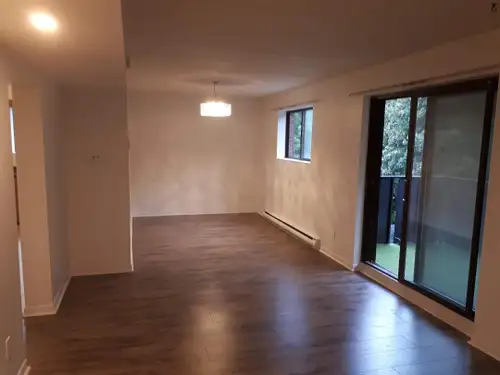 2 Bedroom apartment on 3rd floor so 2 flights of stairs to climb, 66 Peter Street North down town Or...