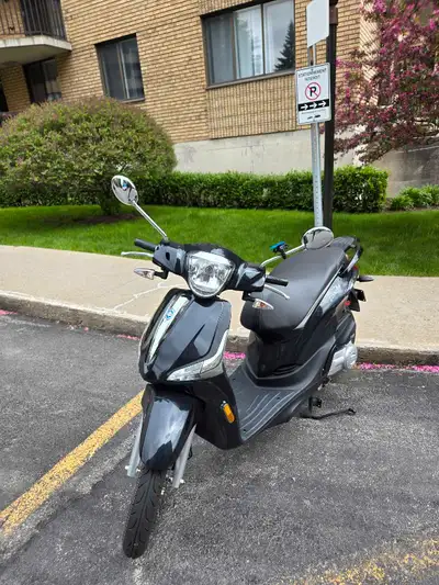 Je vends mon Piaggio Liberty 50cc 2023 avec seulement 3 500 km au compteur. Raison de la vente : je...