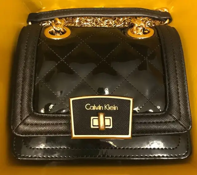 Authentic Calvin Klein ladies purse in Women's - Bags & Wallets in City of Toronto - Image 2