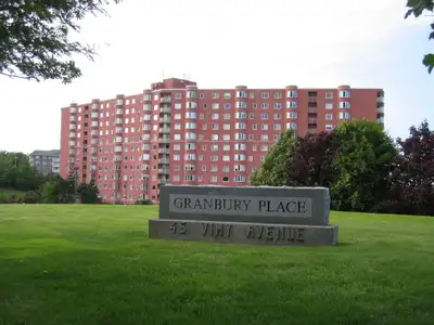 ROOMMATE WANTED (NON-smoker) ️‍. CLEAN, spacious, quiet, PET FRIENDLY condo at Granbury Place, 45 Vi...
