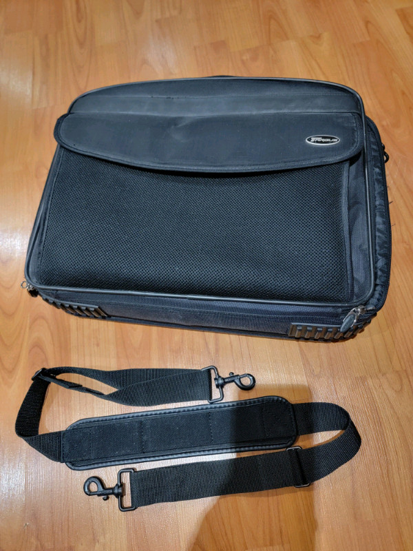 Targus sac pour portable / laptop bag 17 inch in Laptop Accessories in Gatineau