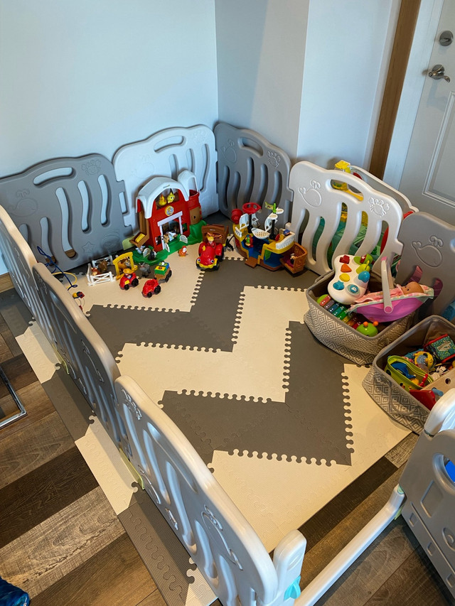 Baby  play pen 10 panels  in Playpens, Swings & Saucers in Edmonton - Image 2