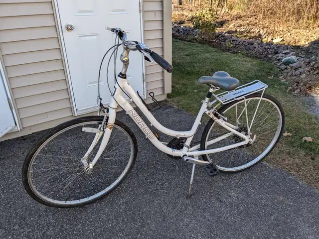 À qui la chance! Vélo hybride Norco Yorkville 21 vit., M in Cruiser, Commuter & Hybrid in Laurentides - Image 2