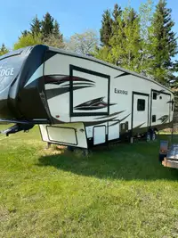 2018,39' Elkridge fifth wheel camper by Heartland 