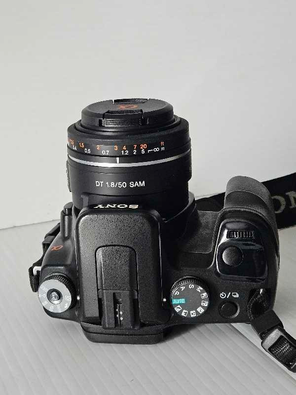 Sony Alpha  A100 10..2 MP  DSLR Camara W 50mm F/ 1.8 Lens  dans Appareils photo et caméras  à Ville de Montréal - Image 4