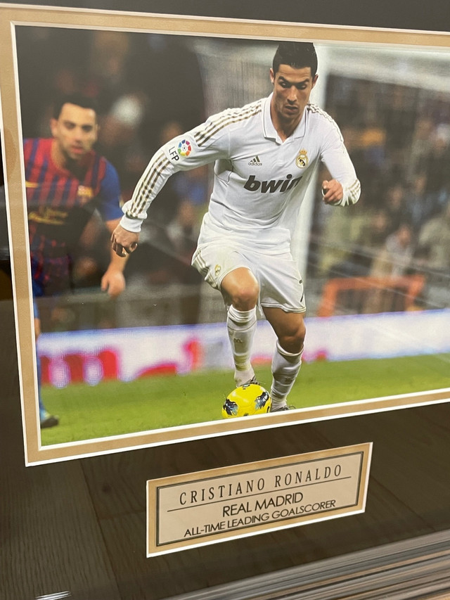 Ronaldo signed jersey with *Coa Beckett * in Arts & Collectibles in Mississauga / Peel Region - Image 3