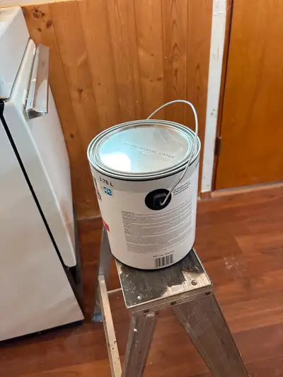 Looking for free paint and stain thanks