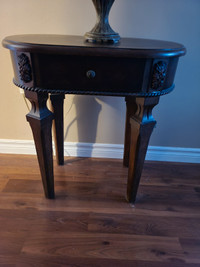 Oval side table with 1 drawer