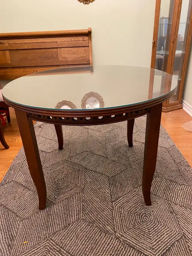 Dining table/moving sale 