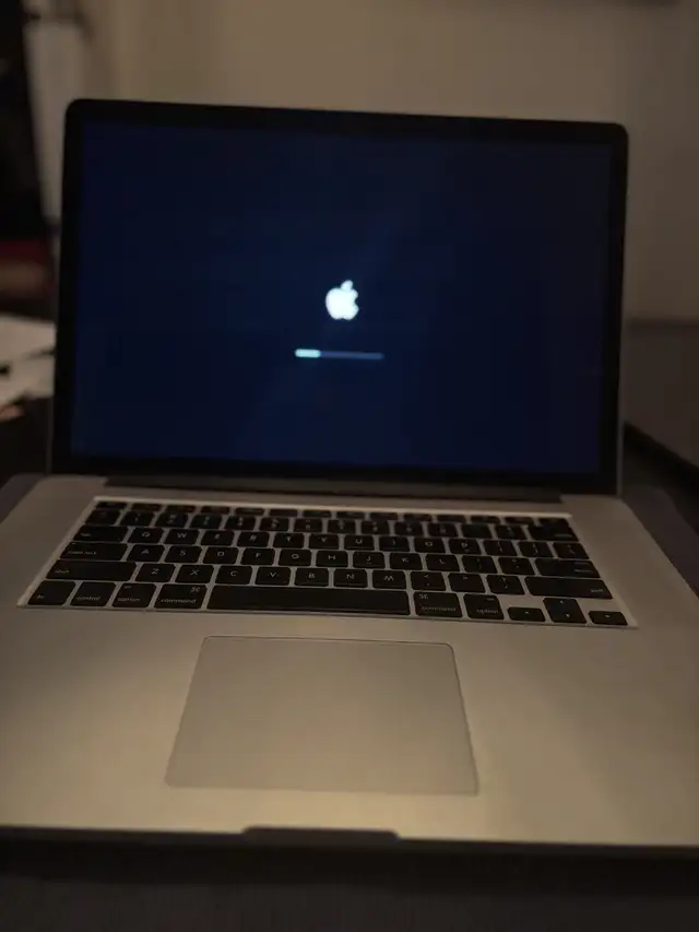 Macbook pro. 15 inch in Laptops in St. Catharines - Image 2