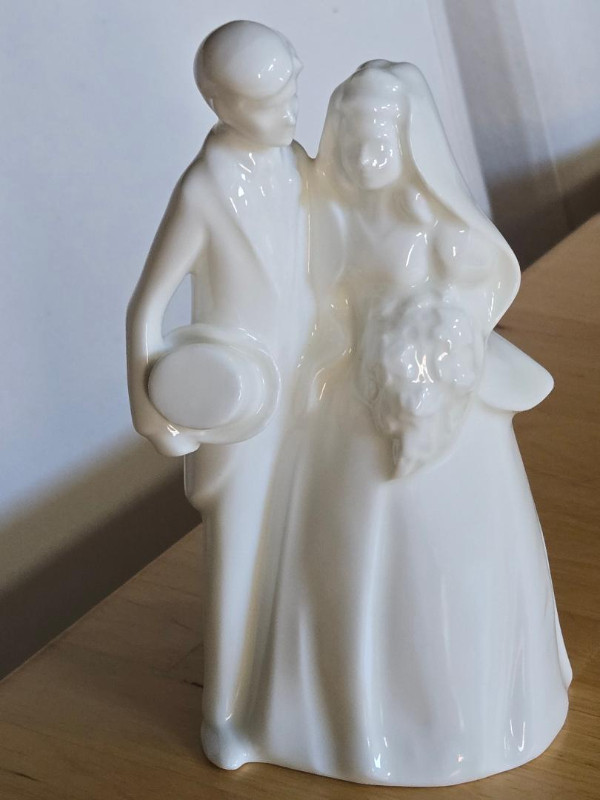 Royal Doulton Images Bride and Groom Figurine in Arts & Collectibles in Markham / York Region