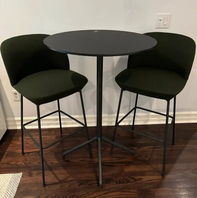 Bar table & stools62864360939394123