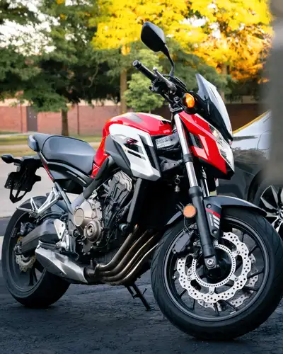 2018 Honda CB650F ABS. Comes with Factory installed heated grips, Givi windshield. Super cheap on in...