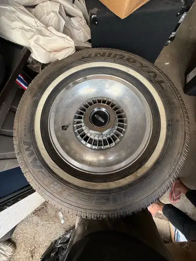 Set of 4 factory rims & caps for 1975 to 1979 Lincoln town car or Mark series tires are no good aski...