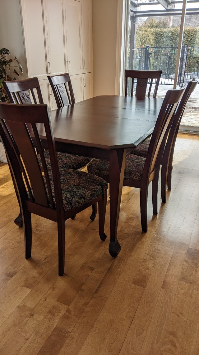 Table de cuisine et 6 chaises, bois massif Mobilier de salle à manger et cuisine SaintJean