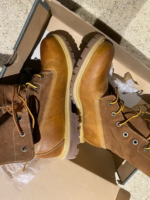 timberland women’s boot in Women's - Shoes in City of Toronto - Image 6