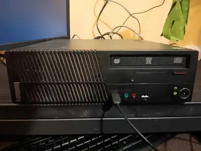 Lenovo ThinkCentre M72e – Pentium – Windows 10 installé – Prêt à, View more