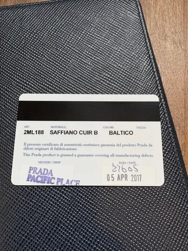 Prada Saffiano blue large wallet unisex in Women's - Bags & Wallets in City of Toronto - Image 7