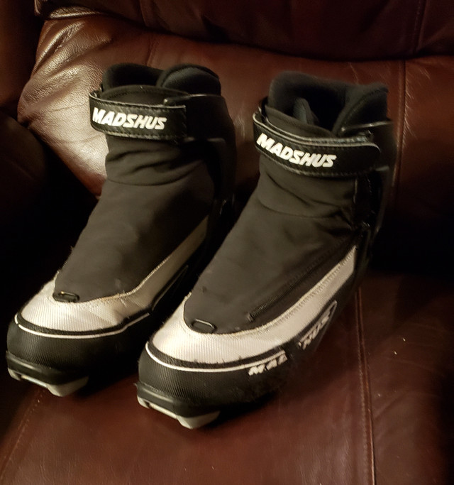 NNN Cross country ski boots Eur 43  in Ski in Barrie - Image 2